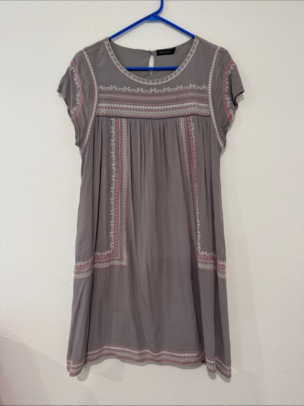 Mikarose Large Gray Short Sleeve Pink & White Embroidered Boho Dress